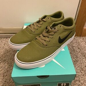 Green NIKE SB CHRON 2 CNVS